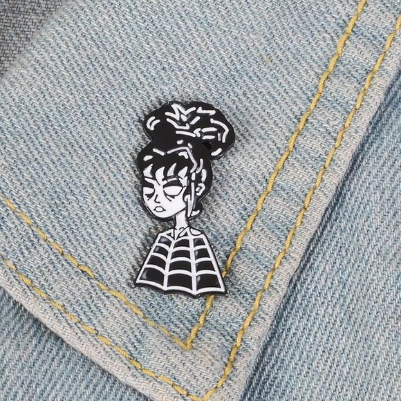 Beetlejuice Lydia Deetz Enamel Pin - Picture 1 of 4